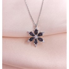 Lotus Çiçeği Tasarımlı 925 Ayar Gümüş Kolye – Rodyum Kaplama, Mistik Topaz Taşlı