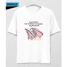 Hena Farklı Frekans Beyaz Oversize Unisex Baskılı Tişört – Tarzı Da Düşüncesi De Özgün