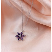 Lotus Çiçeği Tasarımlı 925 Ayar Gümüş Kolye – Rodyum Kaplama, Mor Zirkon Taşlı