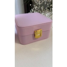 About The Perfect Pembe Seyahat Takı Kutusu, Şık ve Kompakt Tasarım ile Yanınızda Taşıma Kolaylığı