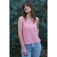 Yaz Esintisi - %100 Krep Ipek V Yaka Askılı Bluz – Pembe