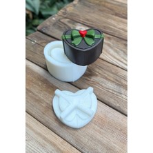 Beyaz Kalp Şeklinde Silikon Kapaklı Kek Kalıbı, Pratik ve Şık Tasarım