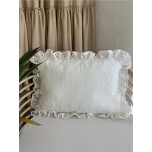 Beyaz Fisto Fırfırlı Kırlent Kılıfı, Şık ve Rahat Dekorasyon Ürünü