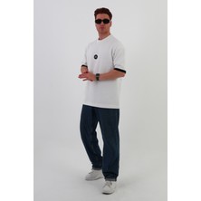 Beyaz Göğüs Baskılı Oversize Unısex T-Shirt
