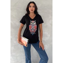 Kadın Siyah V Yaka Baykuş Pul Payet Işlemeli %100 Pamuk T-Shirt