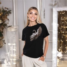 Leopar Detaylı Işıltılı Kuğu Desenli Siyah Kadın T-Shirt