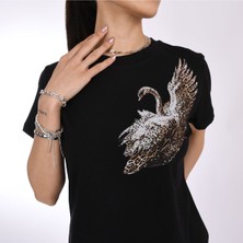 Leopar Detaylı Işıltılı Kuğu Desenli Siyah Kadın T-Shirt