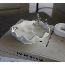 Ekru Dekoratif Midye Kabuğu Mum, Şık ve Doğal Ev Aksesuarı