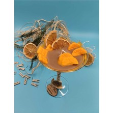 Canlandırıcı Mandalina Kokulu Soy Wax Mum, Turuncu Renkli ve Doğal Güzellik Sağlar.