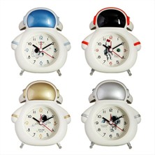 Renkli Astronot Temalı Masa Saati, Dekoratif ve Şık Tasarım