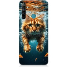 Realme 5i Uyumlu Suda Yüzen Kedi  Desenli Silikon Kılıf
