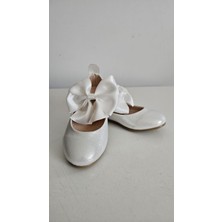 Beyaz Bebe Kız Çocuk Babet