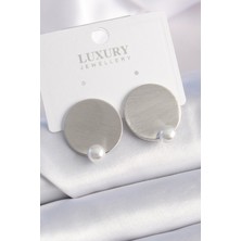 Pirinç Gümüş Renk Plaka Model Inci Detay Kadın Küpe - TJ-BKP9526