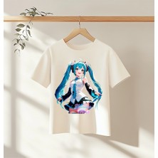 Fantastik Bombastik Kız Çocuk Beyaz "miku Anime Karakteri" Baskılı Tişört – Chibi Stil Japon Anime Temalı Yazlık Kısa Kollu Tişört