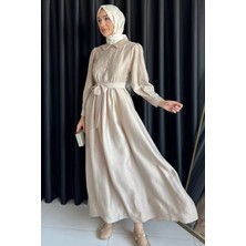 Bebe Yaka Ön Düğme Detaylı Pileli Kuşaklı Tesettür Elbise P-00017560
