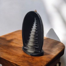 Siyah Dekoratif Merdiven Geri Akış Tütsülük, Şık ve Modern Tasarım.