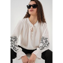Gökyüzü Moda Nakışlı Örme Bluz 941 - Beyaz