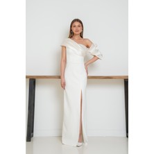 Kol Detaylı Uzun Beyaz Tasarım Elbise