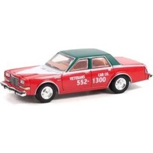 Greenlight 1983 Dodge Diplomat Red And White With Matt Green Top 1/64 Model Araba