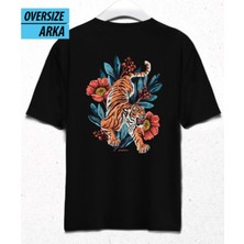 Wild Bloom Oversize T-Shirt – Gücün ve Zarafetin Çarpıştığı An Siyah