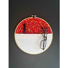 🌿"kasnakta Nostalji"-Sessiz Renkler Tarafından Tasarlanmış Cepli El Yapımı Kumaş Duvar Süsü (27 cm Ahşap Kasnak)