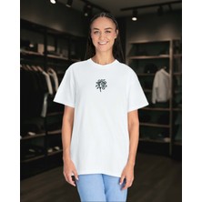 Medusa – Mitoloji Temalı Nakışlı Unisex Beyaz Tişört – %100 Pamuk Regular Fit