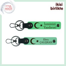 Ay Yıldız Desenli Öğretmene Teşekkür Anahtarlığı – Kişiye Özel 2’li Set, Fıstık Yeşil-Yeşil