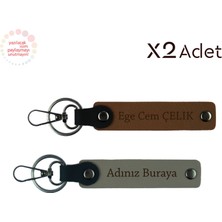 Kuzenle Paylaşılacak Şık Tasarım – Isim Soyisim Yazılı Anahtarlık Çifti, Kül Gri-Açık Kahve