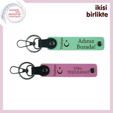 Kız Kardeşe Unutulmaz Hediye, Ayyıldız ve Türkiye Temalı Isimli 2’li Anahtarlık, Açık Yeşil-Pembe