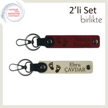 Kişiye Özel Kalpli Bebek Ayağı Temalı Anahtarlık Takımı, Aileye Ilk Hatıra Olarak, Bordo-Sütlü Kahve