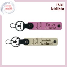 Koro Anılarına Yakışır Sade Hatıra, Nota Motifli Deri Anahtarlık Set, Isim Yazılı, Pembe-Sütlü Kahve