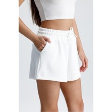 Dream Style Kadın Beyaz Şort Modal Kumaş Yumuşak Dokulu Esnek Likralı Bağcıklı Çift Cepli Şort