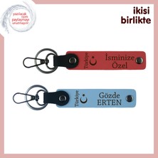 Miawiki Anneye Gururlu Armağan – Ayyıldız ve Türkiye, Isme Özel Deri Anahtarlık Seti, Nar Çiçeği-Gök Mavi