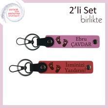 Miawiki Bebek Doğumuna Özel Tasarlanmış Kalpli Ayak Figürlü Anahtarlık, Isme Özel Deri Set, Pembe-Nar Çiçeği