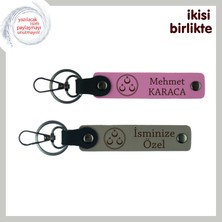 Miawiki Ayyıldızın Altında Aşk – Sevgiliye Isme Özel Üç Ayyıldızlı Deri Anahtarlık Hediyesi, Pembe-Kül Gri