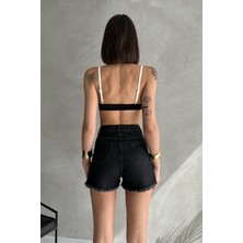 Yırtık Detaylı Denim Mini Şort