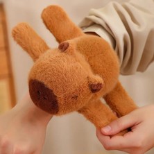 Sevimli Oturan Kapibara Capybara Bileklik Dekoratif Araba Aksesuarı Peluş Oyuncak 17 cm
