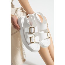 Beyaz Kalın Taban Lastik Detaylı Çift Toka Sargılı Sandalet