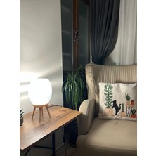 Modern Tasarıma Sahip Masa Lambası