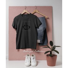 Oversize Orta Parmak Logo  Tasarımlı Unisex T-Shirt