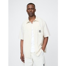 Gap Erkek Krem 100% Geri Dönüştürülmüş Relaxed Naylon Gömlek