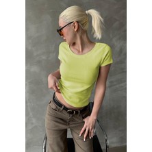 Sarı Geniş Yaka Fittili Basic Kadın T-Shirt MG2293