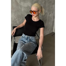 Siyah Geniş Yaka Fittili Basic Kadın T-Shirt MG2293