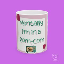 Mentally I’m In A Romcom Mottolu Girly Temalı Esprili Mizahi Estetik Özel Tasarım Hediyelik Porselen Kupa