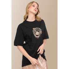 Siyah Uzun Aslan Desen Nakışlı Regular T-Shirt
