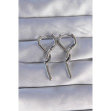 Monte Lui Pirinç Gümüş Renk Sarmal Çubuk Tasarımlı Uzun Küpe