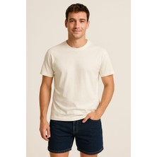 Kırık Beyaz %100 Pamuklu Yarı Oversize Basic Tişört