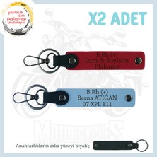 Miawiki Biker Stiline Özel, Isim Plaka ve B+ Kan Grubu Yazılı Anlamlı Motor X2 Anahtarlık, Kırmızı-Mavi-Syh