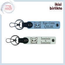 Miawiki Kediyle Geçen Ilk Yılın Hatırası, Isim Yazılabilir Deri Anahtarlık Takımı 2'li Set, Gök Mavi-Beyaz