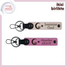 Miawiki Evliliğin Gururu – Çocuk ve Ayyıldız Temalı Isim Yazılı Deri Anahtarlık Hediyesi X2, Pudra-Pembe